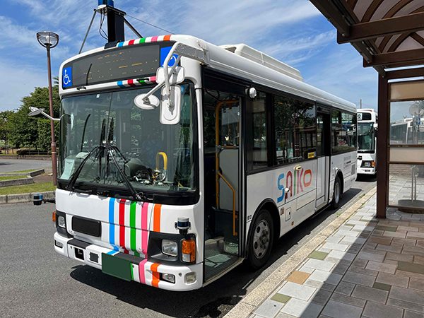 西新宿を走った大型自動運転バス
